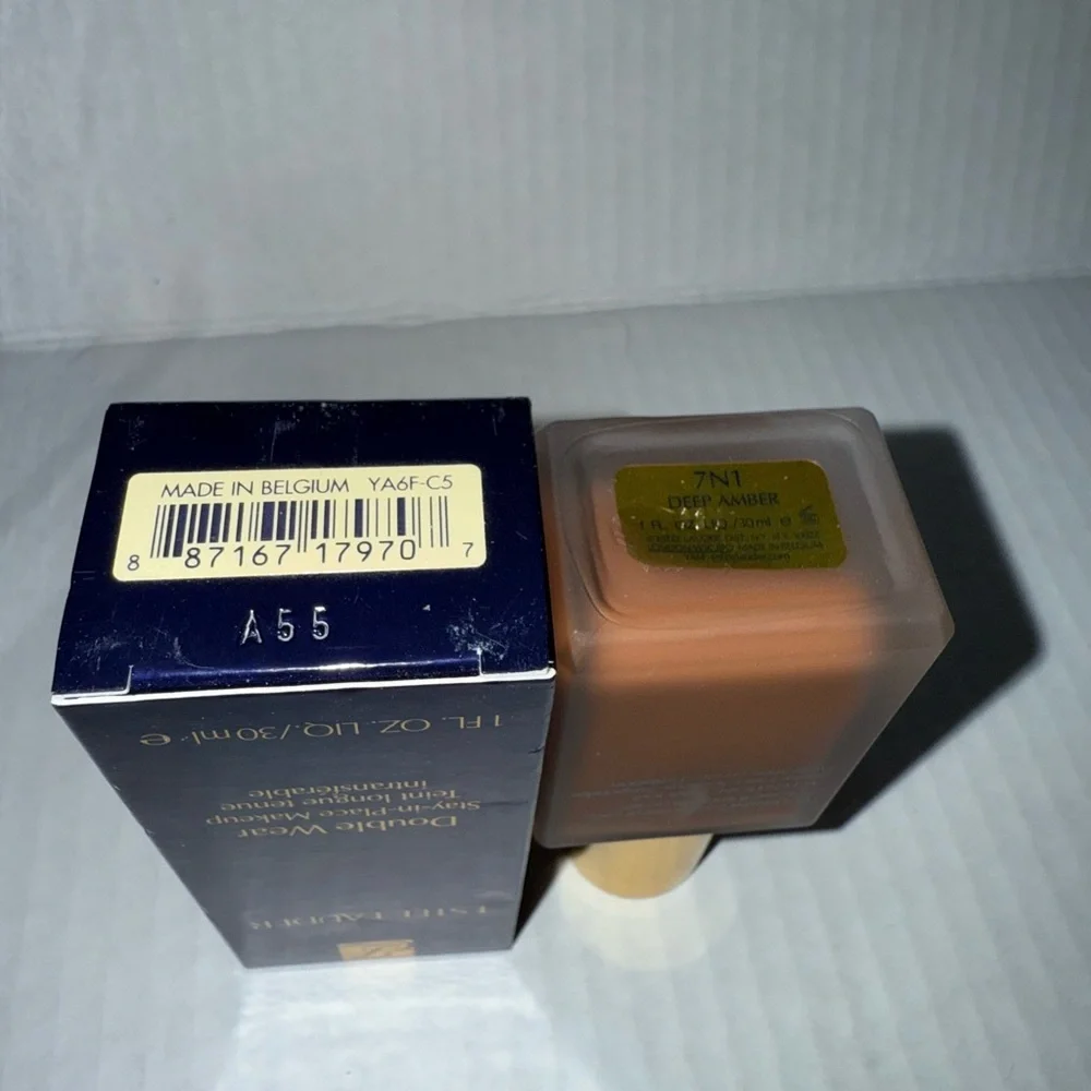 Estee Lauder Double Wear Makeup 7N1 Deep Amber 1 oz.  Brand new